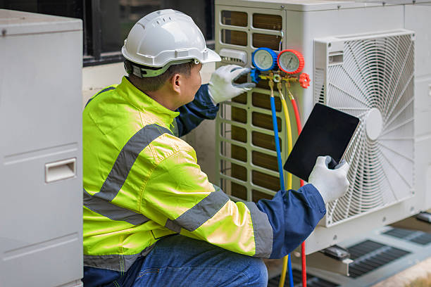 Professional Hvac technician working in Victoria, VA